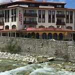Cedar 3/4 Paradise Hotel